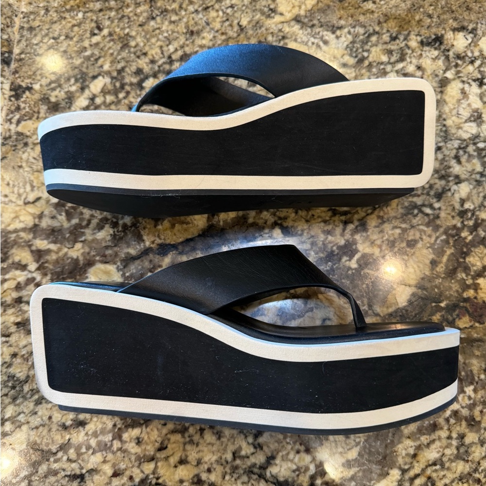 FRAME size 36 1/2 black & white wedge flip flops